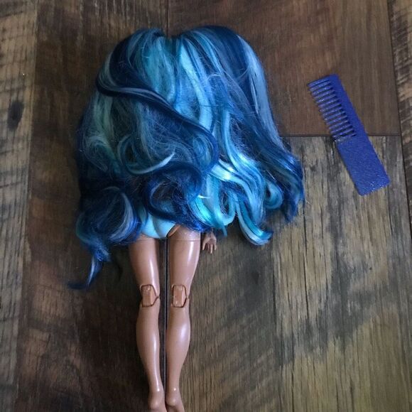 Rainbow High Skyler Bradshaw Fashion Doll with comb - Picture 4 of 4
